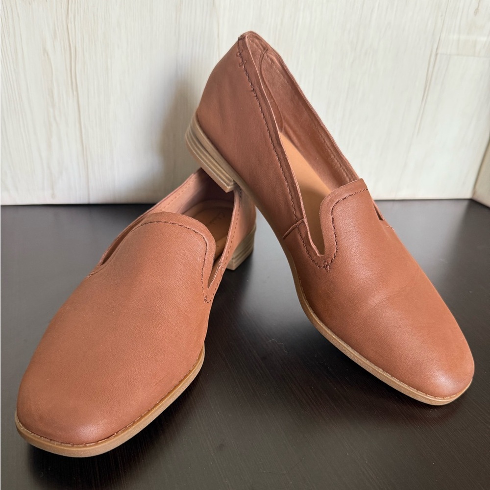 Clarks Brown Loafers Slip Resistant Rubber Sole Women’s 9 Cushioned Insole Comfy